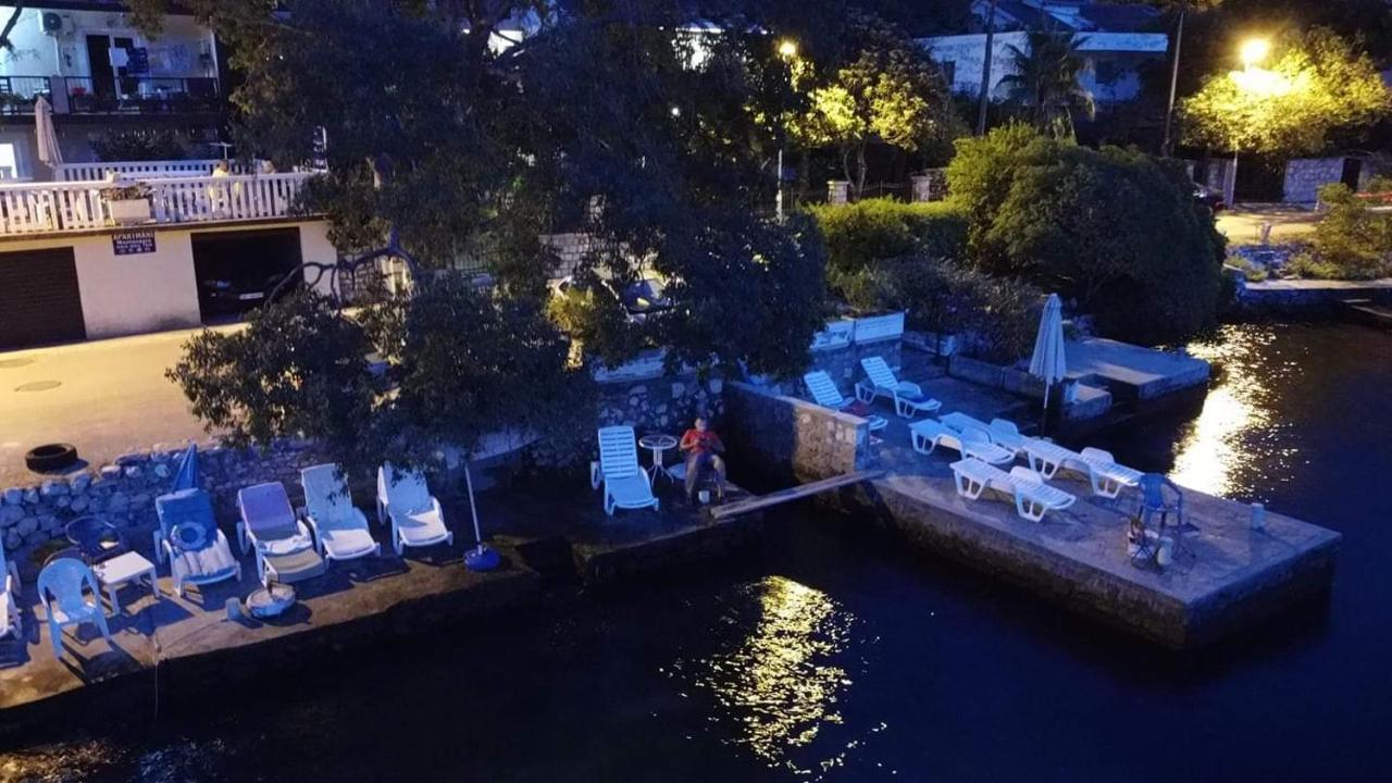Montenegro Apartments - Private Beach Kotor Ngoại thất bức ảnh
