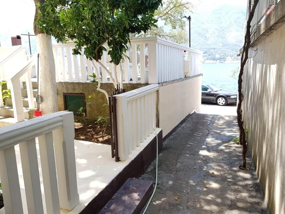Montenegro Apartments - Private Beach Kotor Ngoại thất bức ảnh