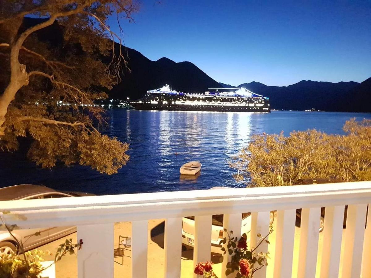 Montenegro Apartments - Private Beach Kotor Ngoại thất bức ảnh