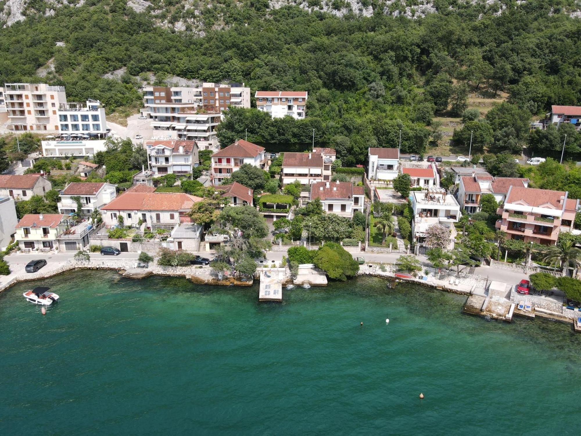 Montenegro Apartments - Private Beach Kotor Ngoại thất bức ảnh